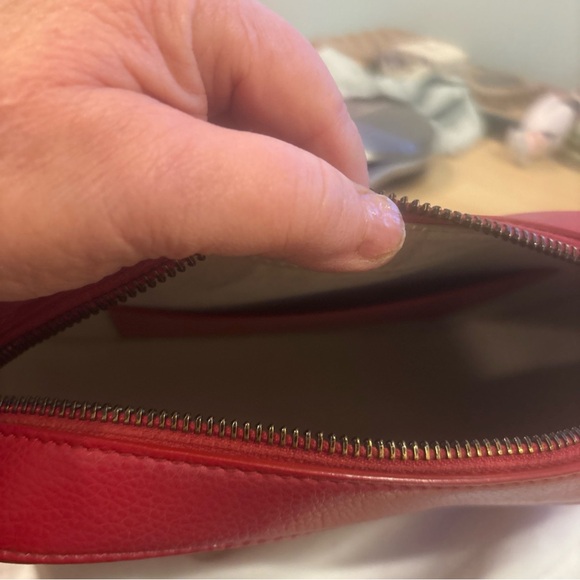 Von Holzhausen Red vegan “ leather “ bambu crossbody zipper bag - Picture 10 of 16